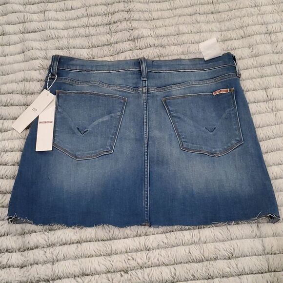 HudsonVivid Denim Raw-Hem Mini Skirt
Size 28 - Picture 10 of 12